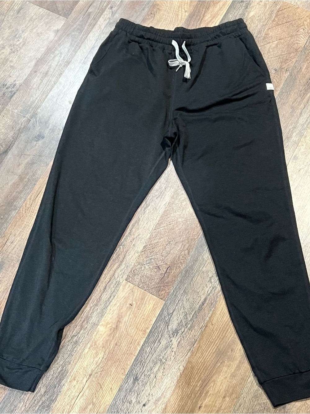 Vuori womens Black Drawstring Joggers with Gray Tie